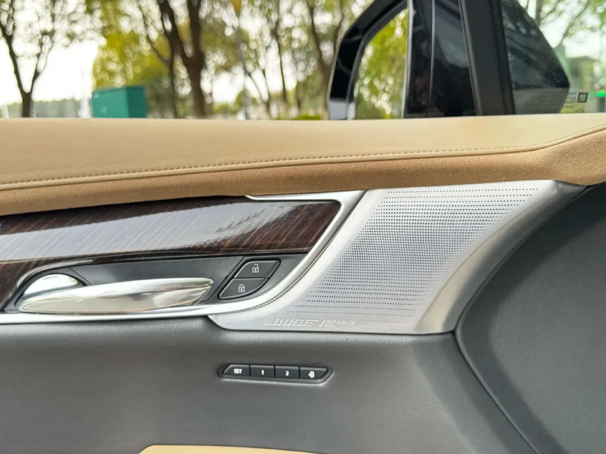 2025 Cadillac XT6 2.0T 237HP L4 9AT,autocango,china used car exporter,china ev exporter,chinese used car exporter,chinese used ev exporter