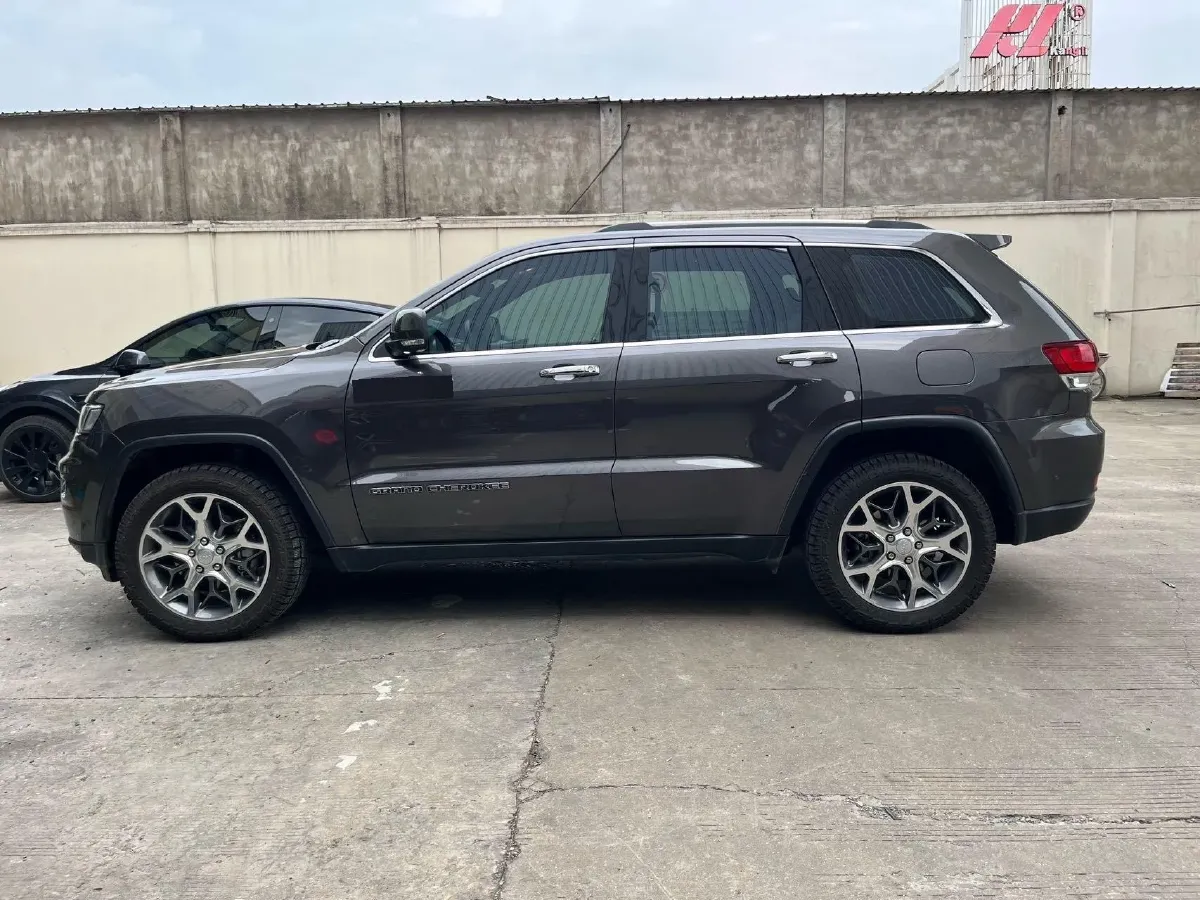 2021 Jeep Grand Cherokee 3.0L 234HP V6 8AT,autocango,china used car exporter,china ev exporter,chinese used car exporter,chinese used ev exporter