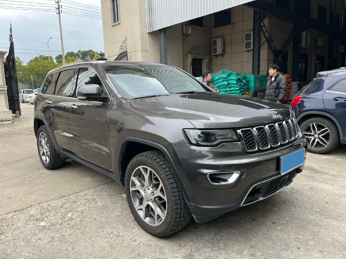 2021 Jeep Grand Cherokee 3.0L 234HP V6 8AT,autocango,china used car exporter,china ev exporter,chinese used car exporter,chinese used ev exporter