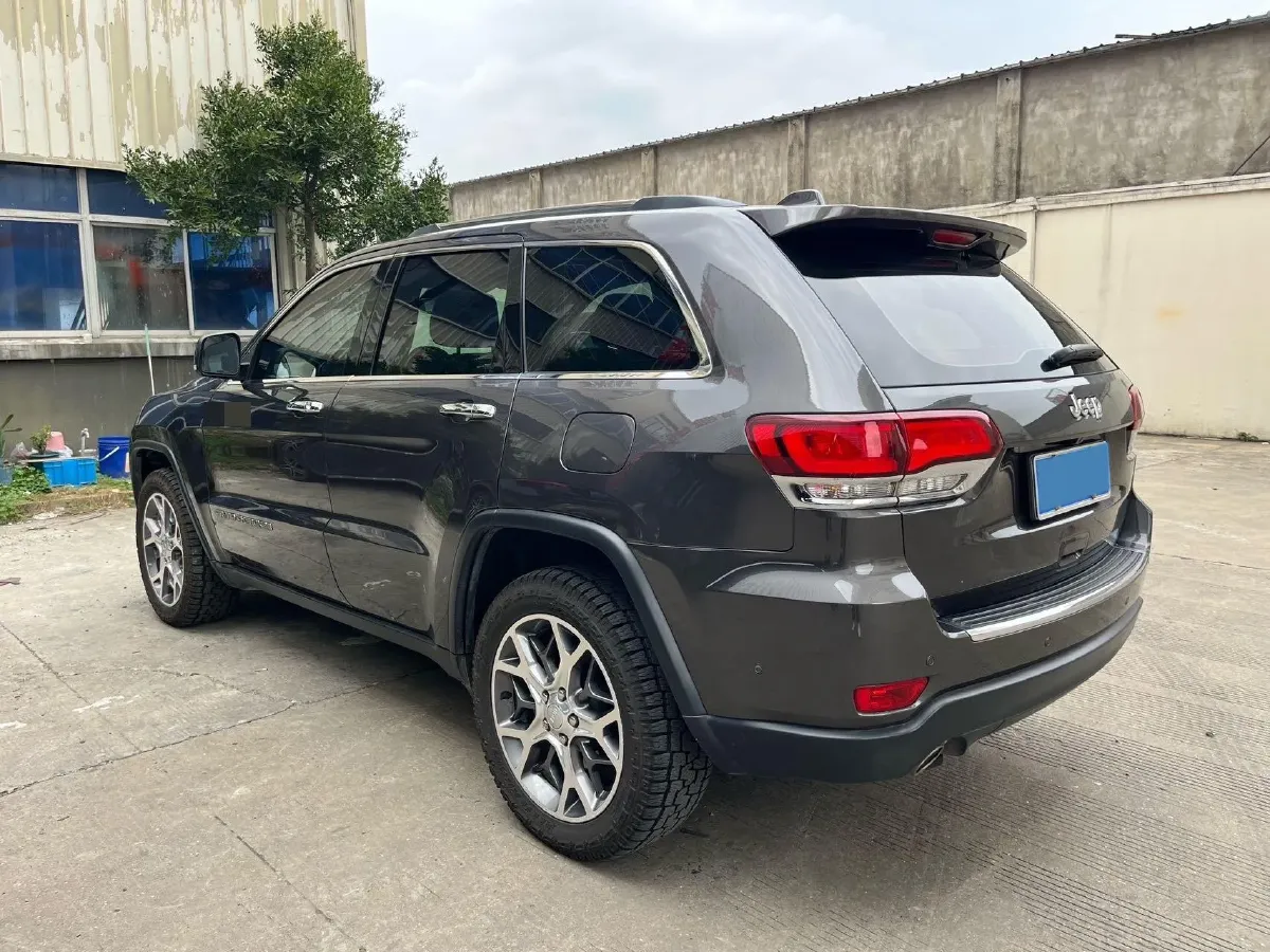 2021 Jeep Grand Cherokee 3.0L 234HP V6 8AT,autocango,china used car exporter,china ev exporter,chinese used car exporter,chinese used ev exporter