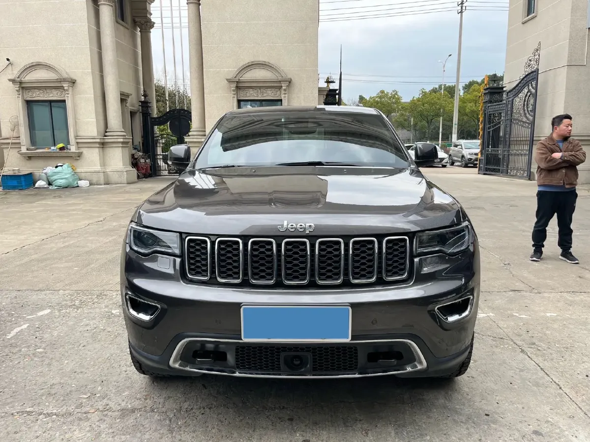 2021 Jeep Grand Cherokee 3.0L 234HP V6 8AT,autocango,china used car exporter,china ev exporter,chinese used car exporter,chinese used ev exporter
