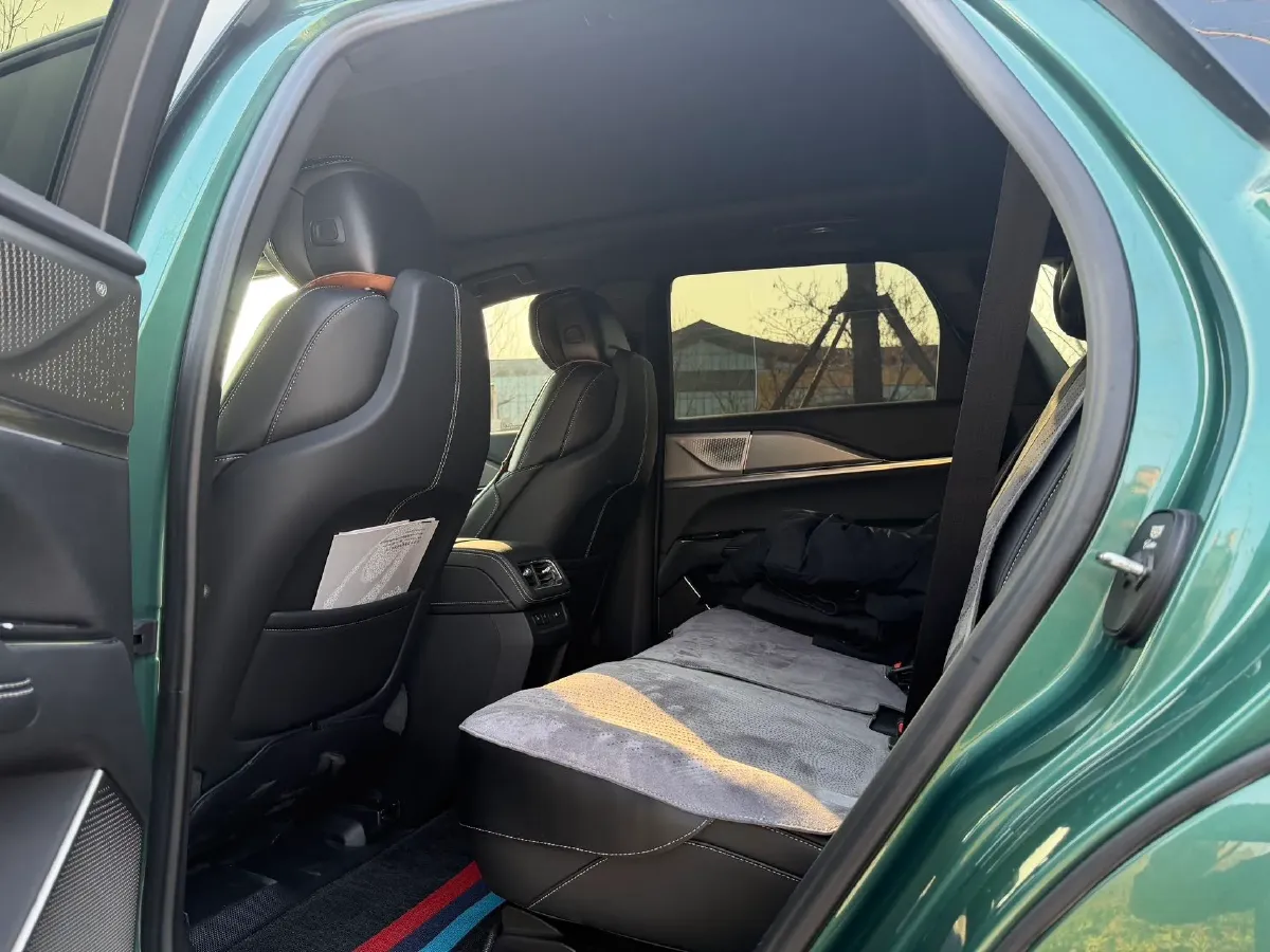 2025 Cadillac XT5 2.0T 237HP L4 9AT,autocango,china used car exporter,china ev exporter,chinese used car exporter,chinese used ev exporter