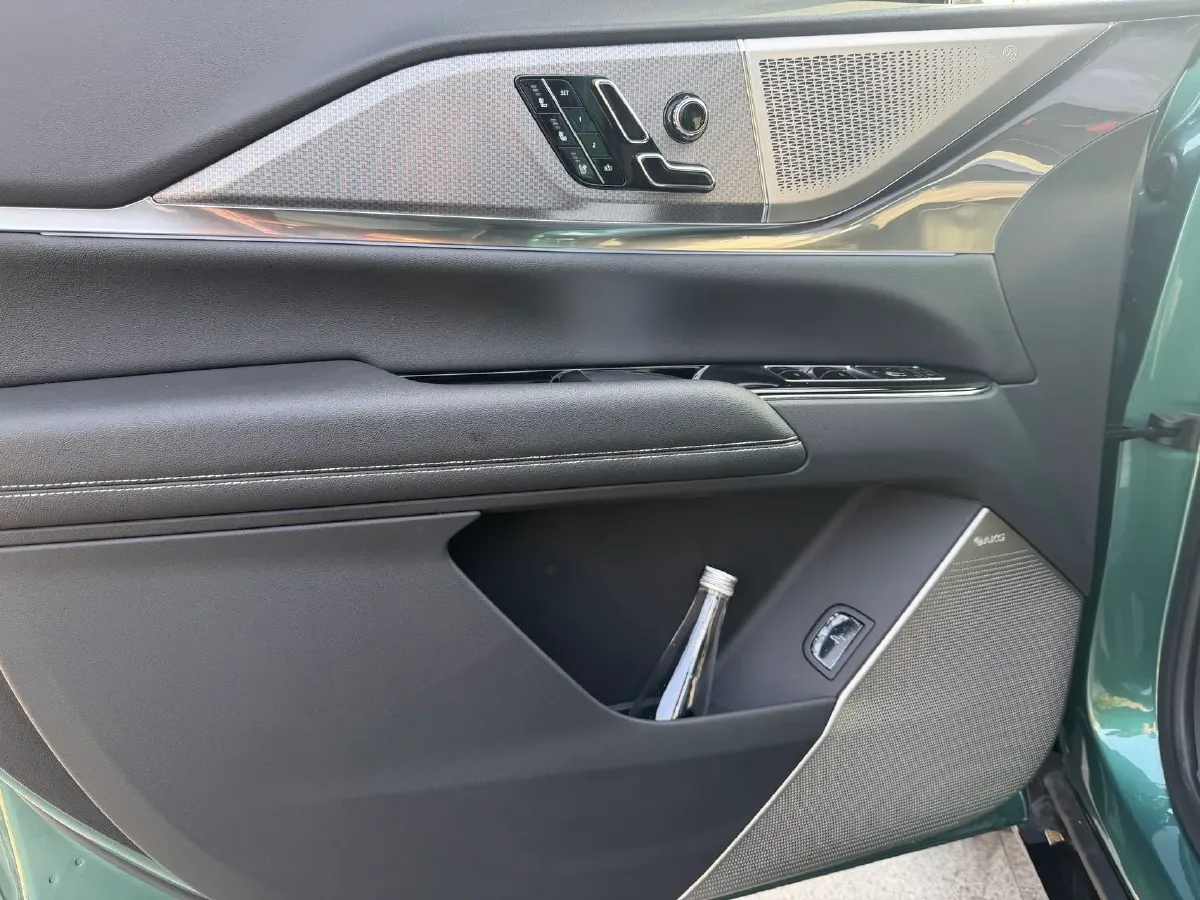 2025 Cadillac XT5 2.0T 237HP L4 9AT,autocango,china used car exporter,china ev exporter,chinese used car exporter,chinese used ev exporter