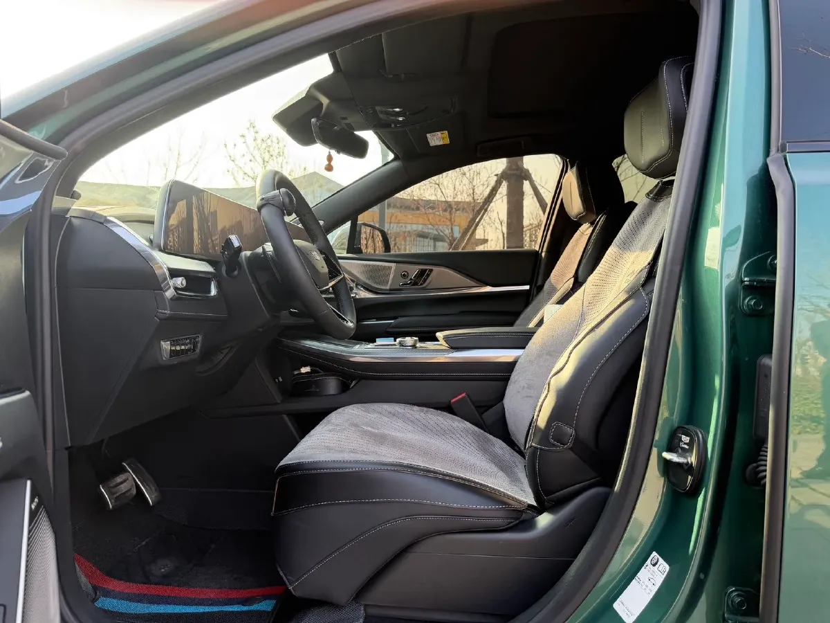 2025 Cadillac XT5 2.0T 237HP L4 9AT,autocango,china used car exporter,china ev exporter,chinese used car exporter,chinese used ev exporter