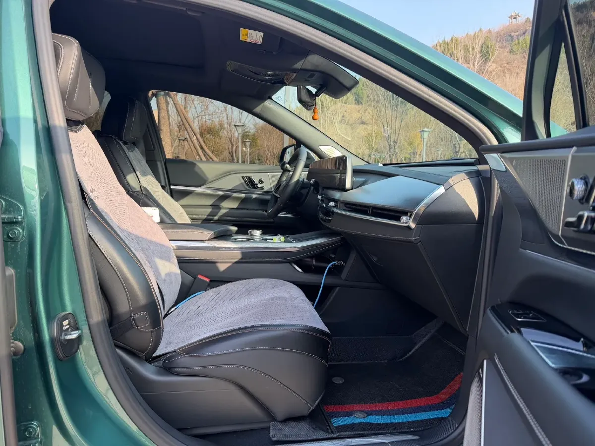 2025 Cadillac XT5 2.0T 237HP L4 9AT,autocango,china used car exporter,china ev exporter,chinese used car exporter,chinese used ev exporter