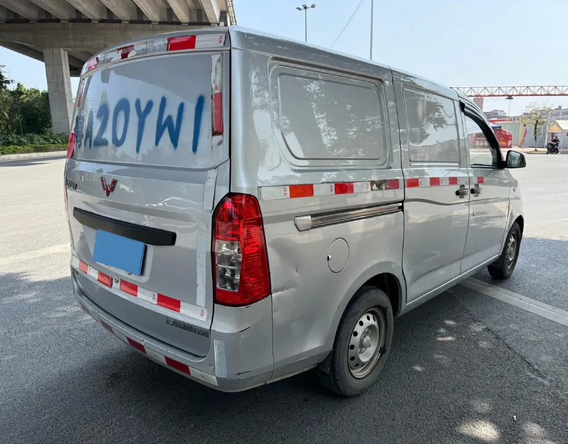 2019 WuLing RongGuang V 1.2L 82HP L4 5MT,autocango,china used car exporter,china ev exporter,chinese used car exporter,chinese used ev exporter