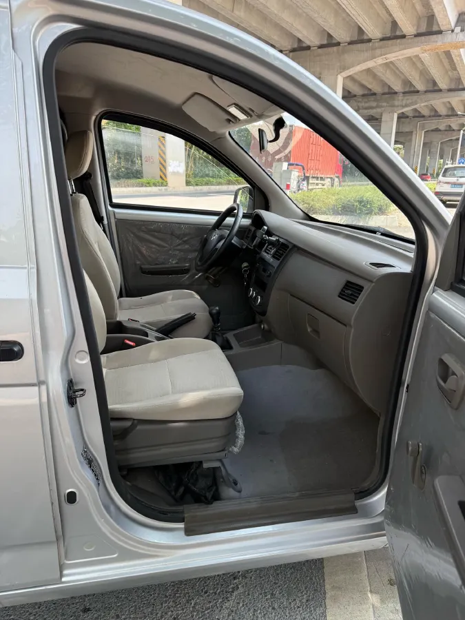 2019 WuLing RongGuang V 1.2L 82HP L4 5MT,autocango,china used car exporter,china ev exporter,chinese used car exporter,chinese used ev exporter