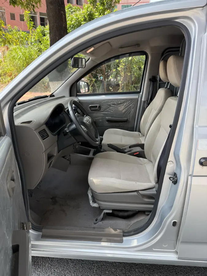 2019 WuLing RongGuang V 1.2L 82HP L4 5MT,autocango,china used car exporter,china ev exporter,chinese used car exporter,chinese used ev exporter