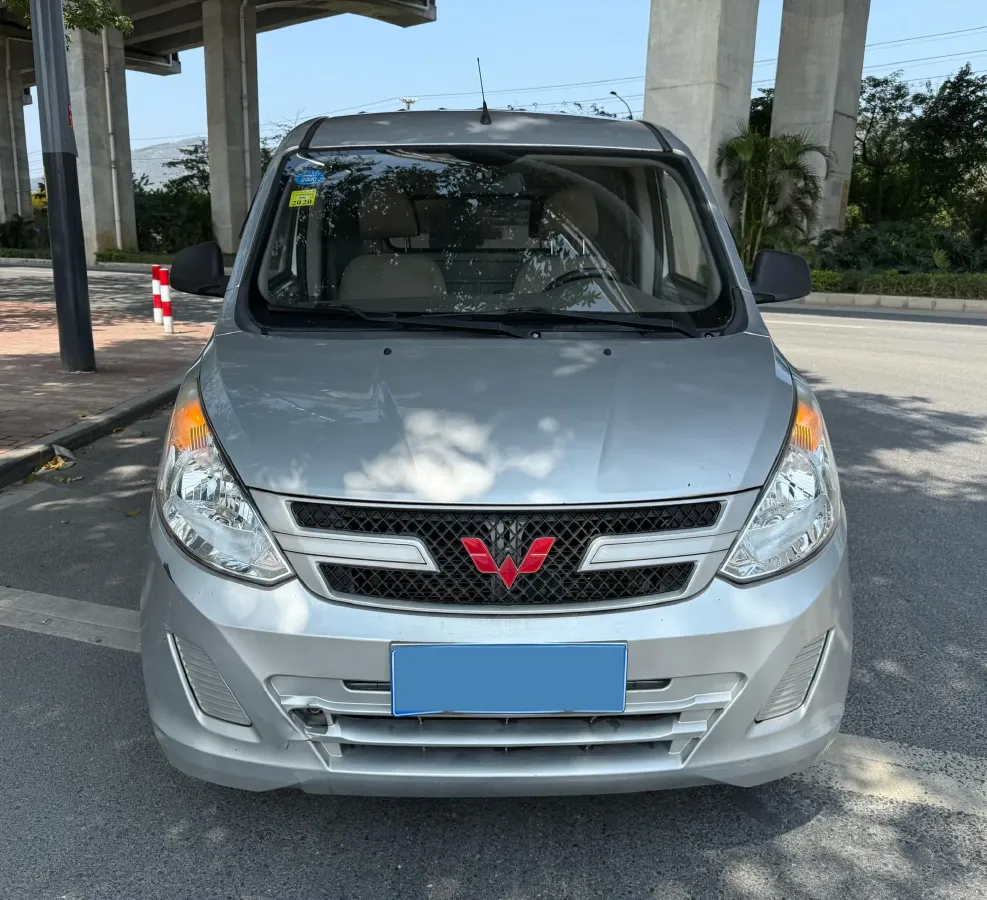 2019 WuLing RongGuang V 1.2L 82HP L4 5MT,autocango,china used car exporter,china ev exporter,chinese used car exporter,chinese used ev exporter