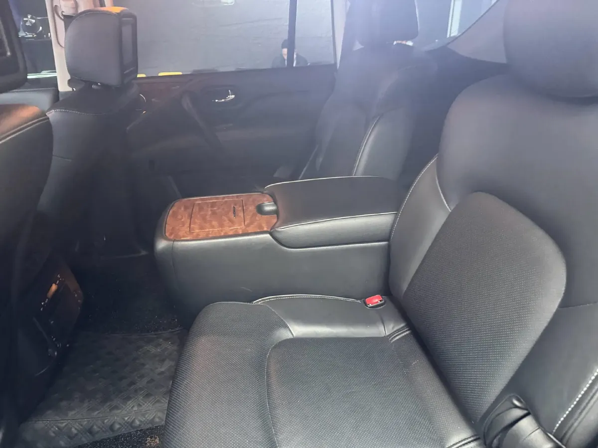 2016 Infiniti QX80 5.6L 398HP V8 7AT,autocango,china used car exporter,china ev exporter,chinese used car exporter,chinese used ev exporter