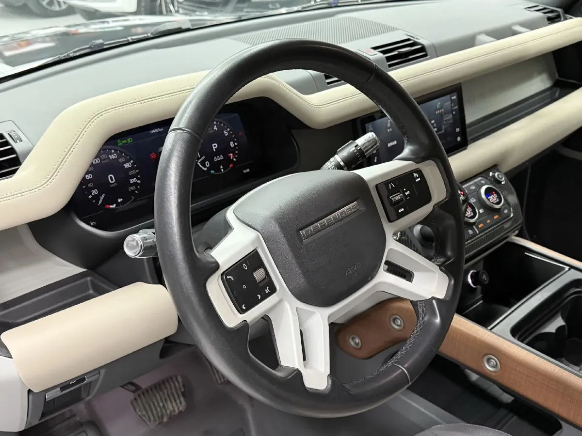 2021 Land Rover Defender 3.0T 400HP L6 8AT,autocango,china used car exporter,china ev exporter,chinese used car exporter,chinese used ev exporter