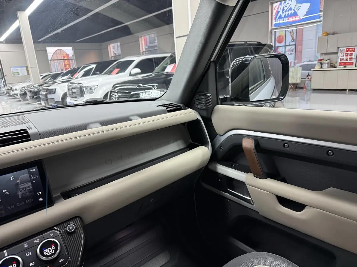 2021 Land Rover Defender 3.0T 400HP L6 8AT,autocango,china used car exporter,china ev exporter,chinese used car exporter,chinese used ev exporter