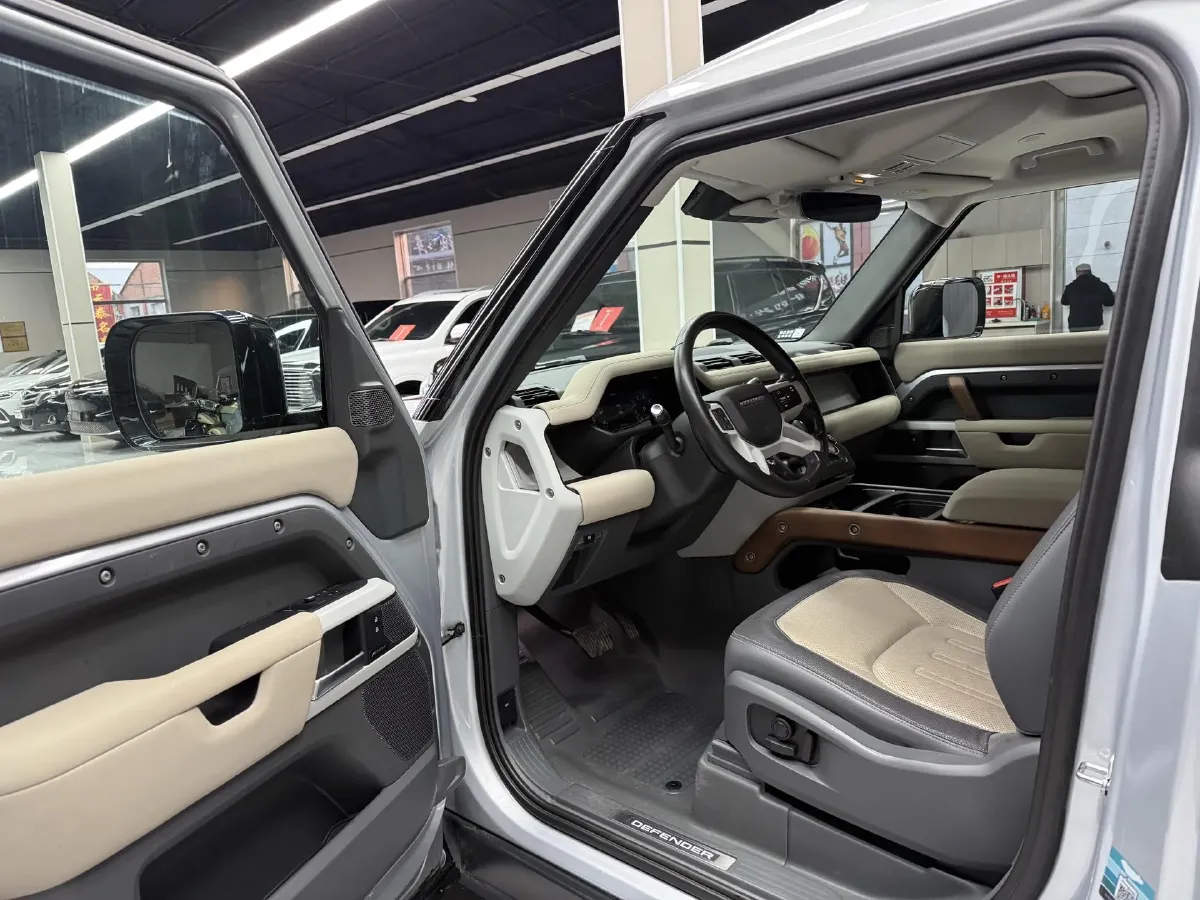 2021 Land Rover Defender 3.0T 400HP L6 8AT,autocango,china used car exporter,china ev exporter,chinese used car exporter,chinese used ev exporter