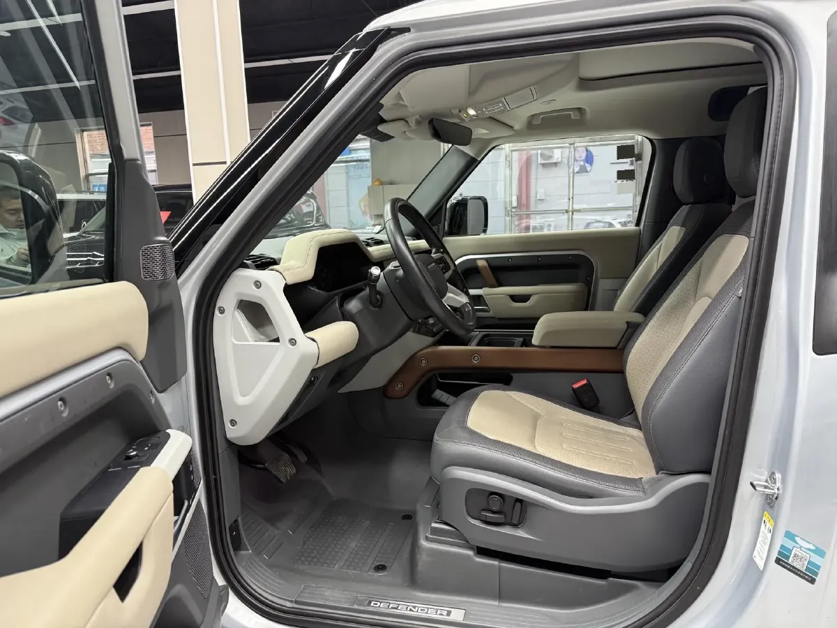 2021 Land Rover Defender 3.0T 400HP L6 8AT,autocango,china used car exporter,china ev exporter,chinese used car exporter,chinese used ev exporter