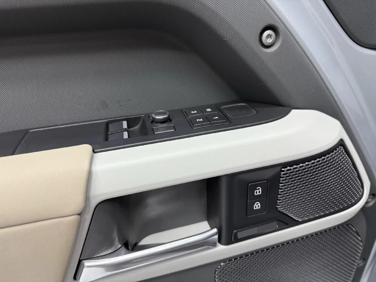 2021 Land Rover Defender 3.0T 400HP L6 8AT,autocango,china used car exporter,china ev exporter,chinese used car exporter,chinese used ev exporter