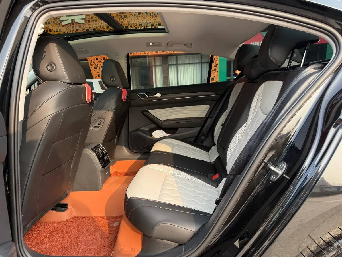 2026 Volkswagen Magotan 2.0T 220HP L4 7DCT,autocango,china used car exporter,china ev exporter,chinese used car exporter,chinese used ev exporter