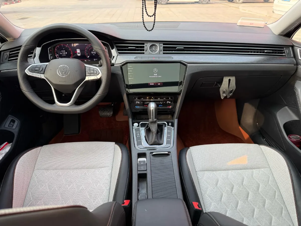 2026 Volkswagen Magotan 2.0T 220HP L4 7DCT,autocango,china used car exporter,china ev exporter,chinese used car exporter,chinese used ev exporter