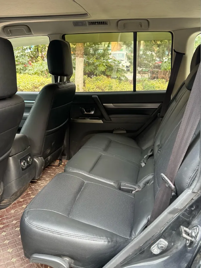 2016 Mitsubishi Pajero 3.0L 174HP V6 5AT,autocango,china used car exporter,china ev exporter,chinese used car exporter,chinese used ev exporter