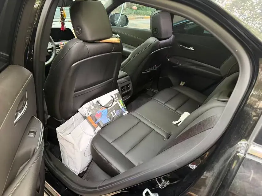 2024 Cadillac XT4 2.0T 237HP L4 9AT,autocango,china used car exporter,china ev exporter,chinese used car exporter,chinese used ev exporter