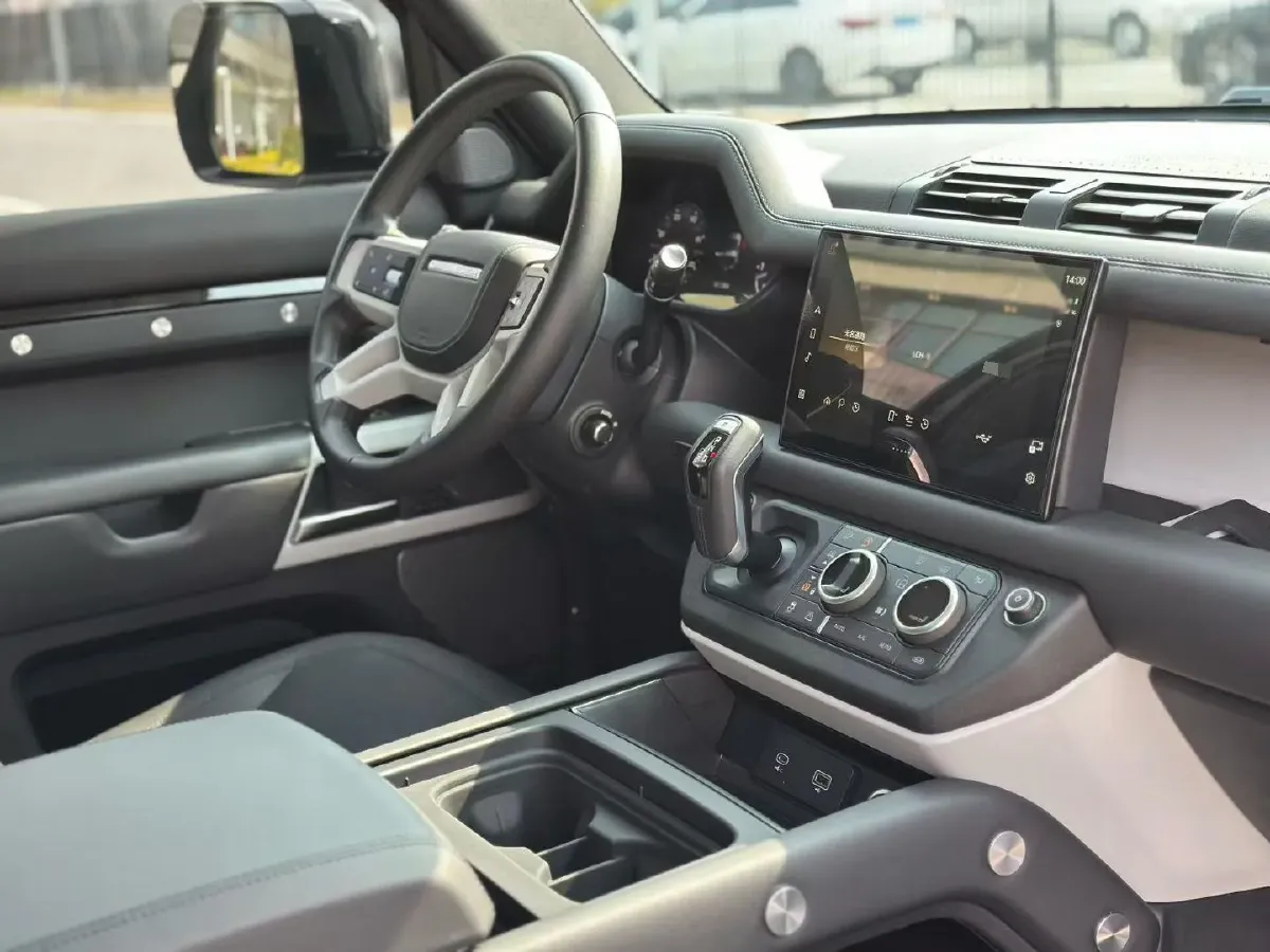 2024 Land Rover Defender 3.0T 400HP L6 8AT,autocango,china used car exporter,china ev exporter,chinese used car exporter,chinese used ev exporter