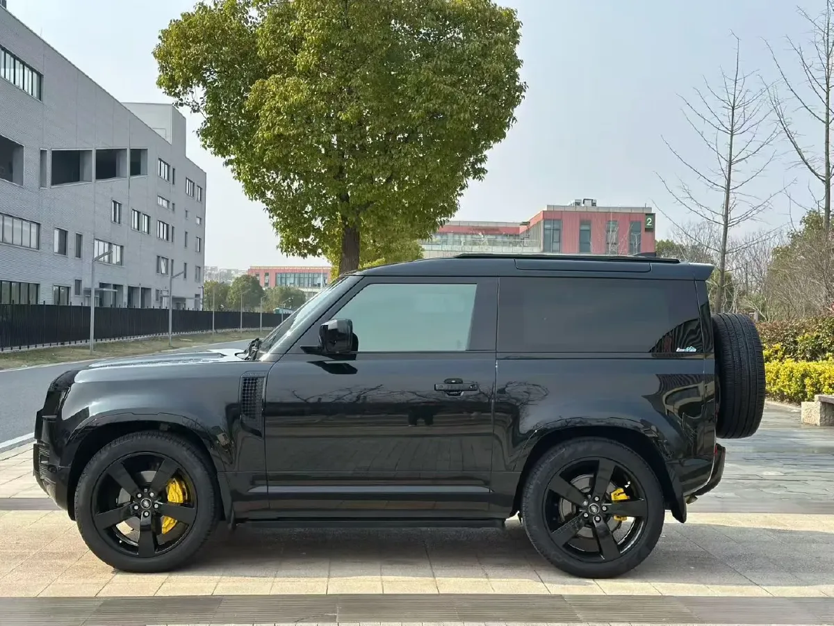 2024 Land Rover Defender 3.0T 400HP L6 8AT,autocango,china used car exporter,china ev exporter,chinese used car exporter,chinese used ev exporter