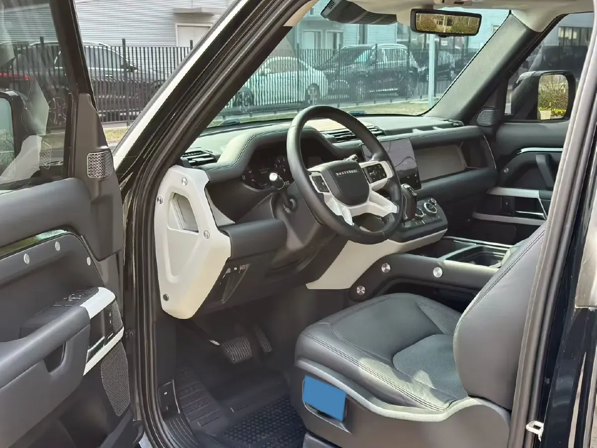 2024 Land Rover Defender 3.0T 400HP L6 8AT,autocango,china used car exporter,china ev exporter,chinese used car exporter,chinese used ev exporter