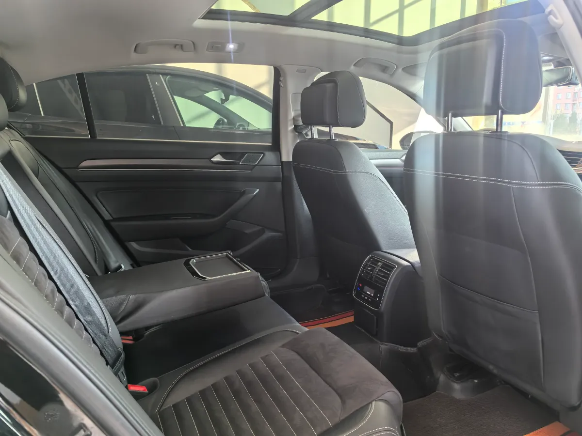 2020 Volkswagen Magotan 2.0T 186HP L4 7DCT,autocango,china used car exporter,china ev exporter,chinese used car exporter,chinese used ev exporter