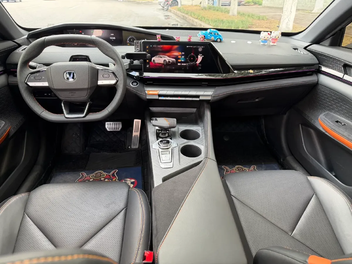 2022 ChangAn UNI-V 1.5T 188HP L4 7DCT,autocango,china used car exporter,china ev exporter,chinese used car exporter,chinese used ev exporter