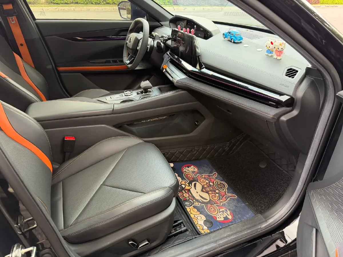 2022 ChangAn UNI-V 1.5T 188HP L4 7DCT,autocango,china used car exporter,china ev exporter,chinese used car exporter,chinese used ev exporter