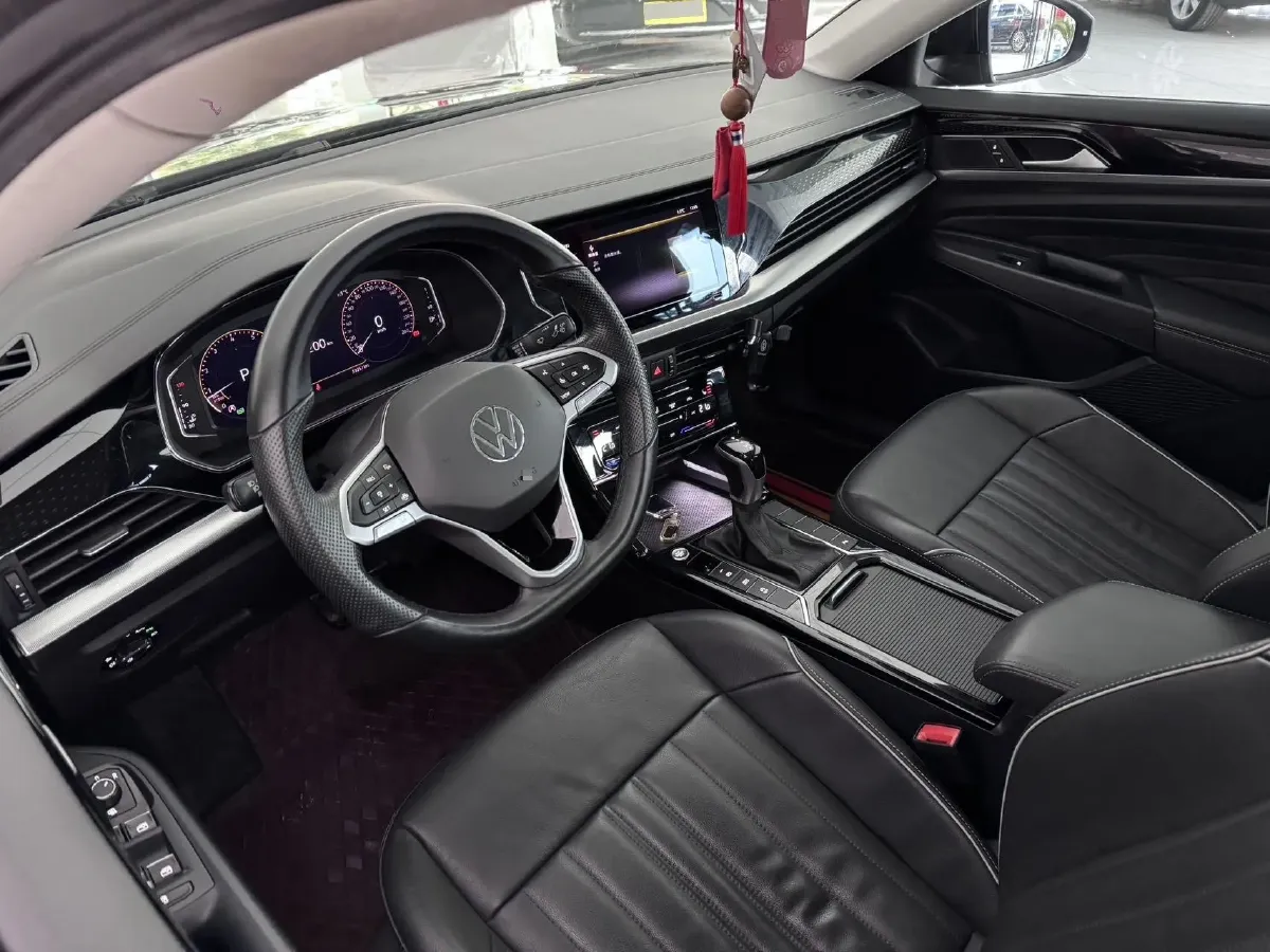 2021 Volkswagen Passat 2.0T 186HP L4 7DCT,autocango,china used car exporter,china ev exporter,chinese used car exporter,chinese used ev exporter