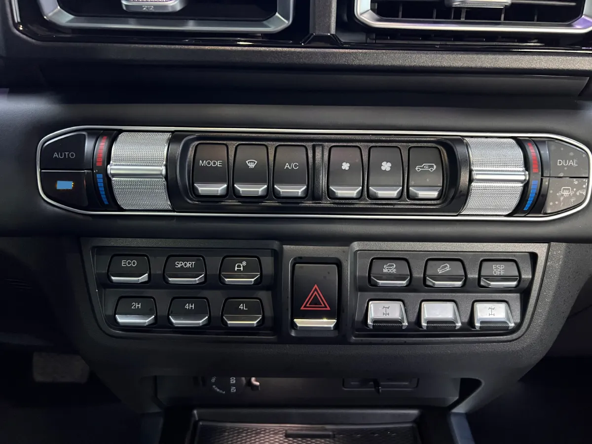 2025 212 212 T01 2.0T 252HP L4 8AT,autocango,china used car exporter,china ev exporter,chinese used car exporter,chinese used ev exporter