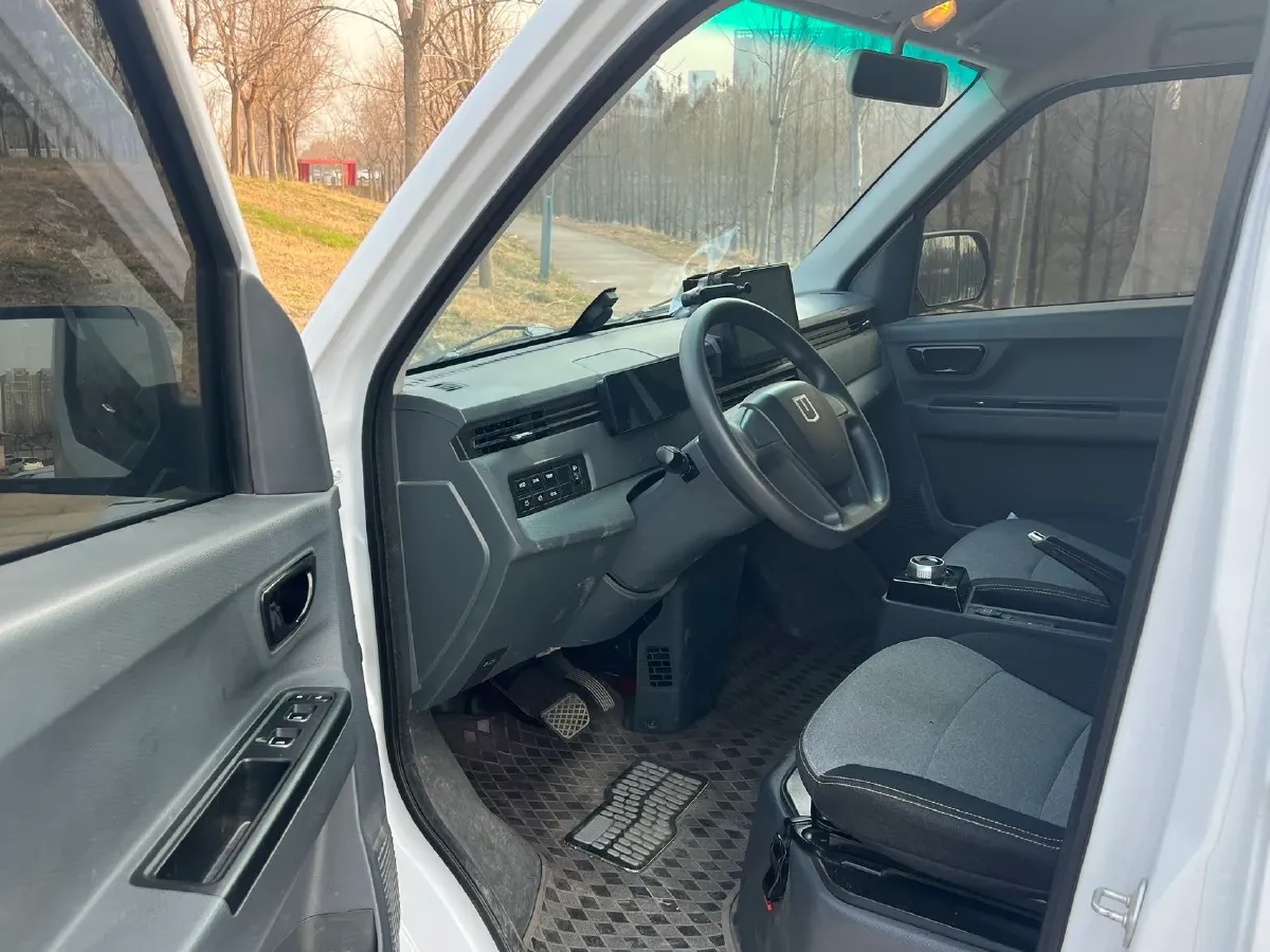 2025 SinoTruck VGV PioneerV 2.0T 156HP L4 8AT,autocango,china used car exporter,china ev exporter,chinese used car exporter,chinese used ev exporter