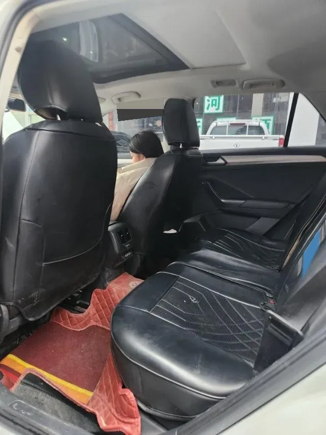 2022 Volkswagen T-Roc 1.4T 150HP L4 7DCT,autocango,china used car exporter,china ev exporter,chinese used car exporter,chinese used ev exporter