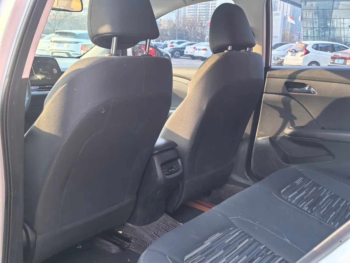 2023 Chevrolet Monza 1.5L 113HP L4 6DCT,autocango,china used car exporter,china ev exporter,chinese used car exporter,chinese used ev exporter