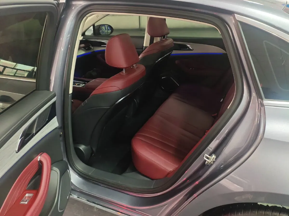 2025 HongQi H5 1.5T 169HP L4 1DHT Hybrid,autocango,china used car exporter,china ev exporter,chinese used car exporter,chinese used ev exporter