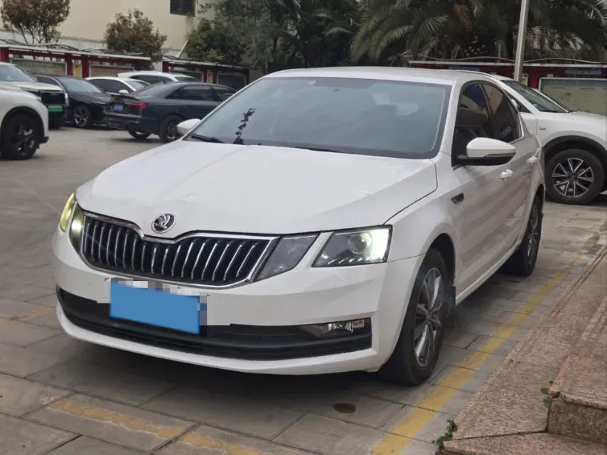 2020 Skoda Octavia 1.2T 116HP L4 7DCT,autocango,china used car exporter,china ev exporter,chinese used car exporter,chinese used ev exporter