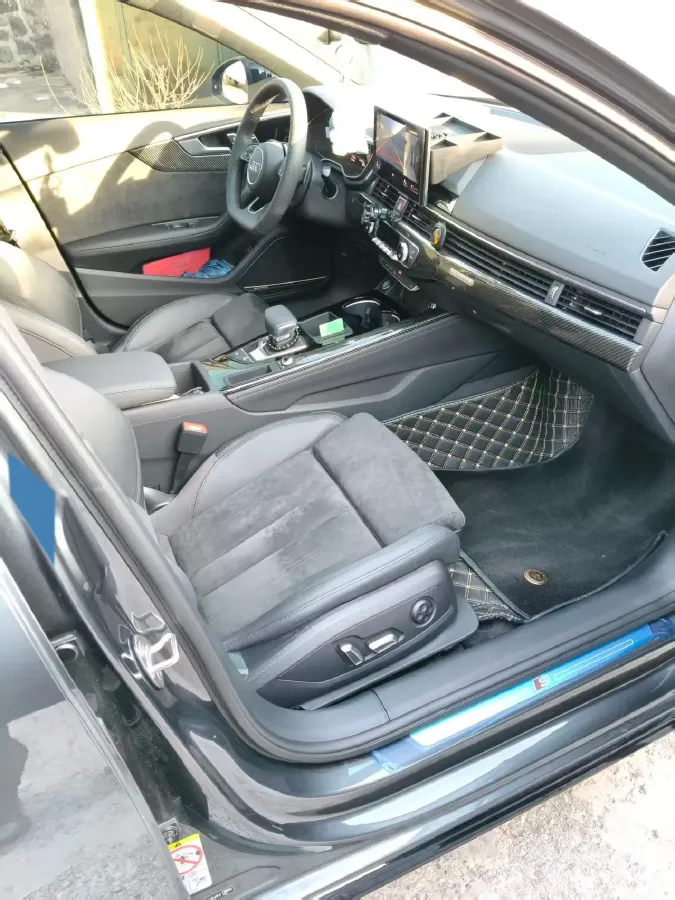 2024 Audi A4L 2.0T 245HP L4 7DCT,autocango,china used car exporter,china ev exporter,chinese used car exporter,chinese used ev exporter