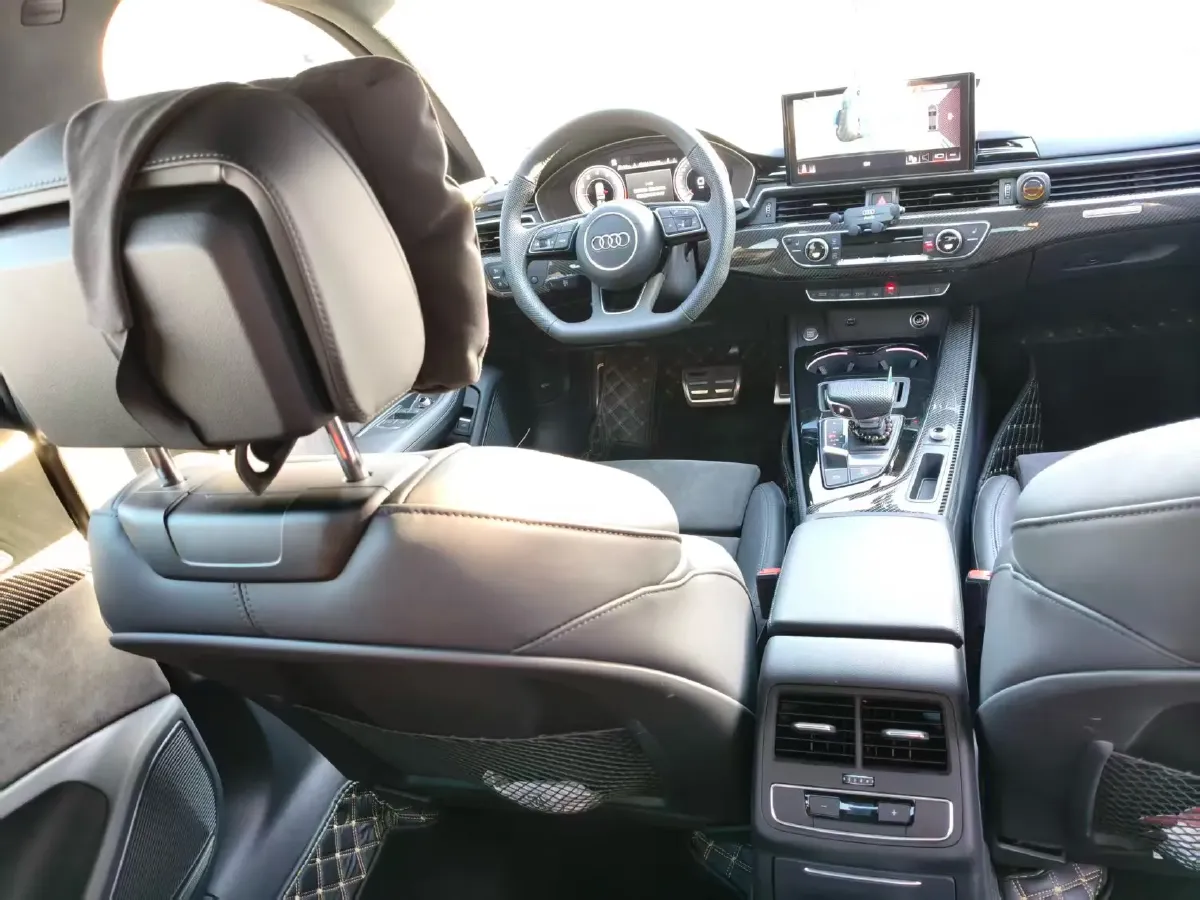 2024 Audi A4L 2.0T 245HP L4 7DCT,autocango,china used car exporter,china ev exporter,chinese used car exporter,chinese used ev exporter