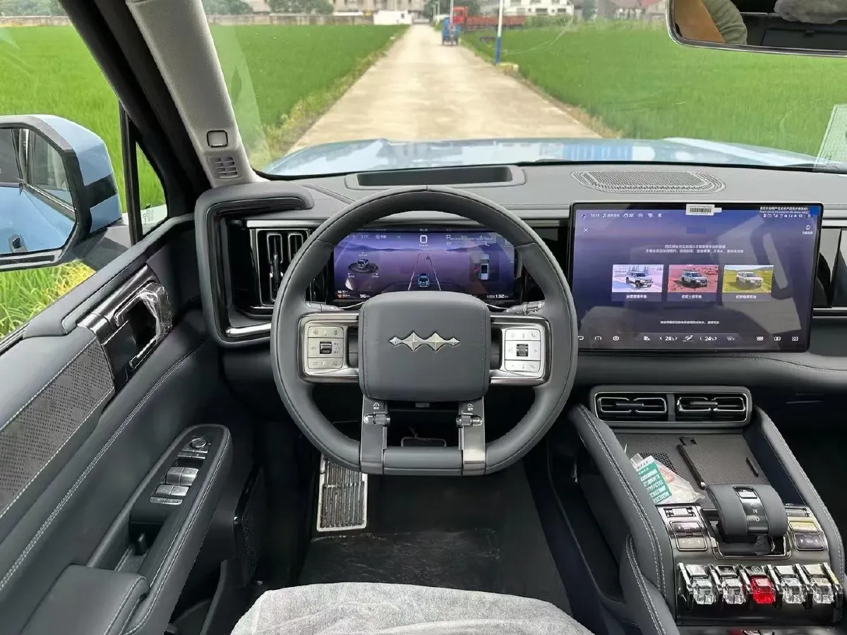 2025 FangChengBao Bao 8 2.0T 245HP L4 E-CVT PHEV 36.8KWH,autocango,china used car exporter,china ev exporter,chinese used car exporter,chinese used ev exporter