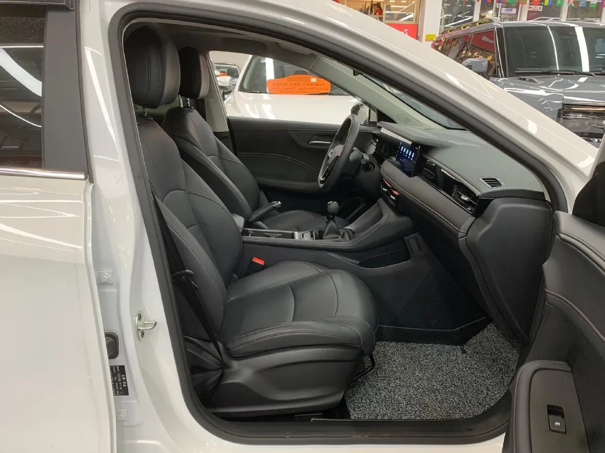 2023 Roewe i5 1.5L 129HP L4 5MT,autocango,china used car exporter,china ev exporter,chinese used car exporter,chinese used ev exporter