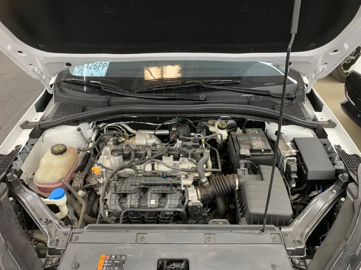 2023 Roewe i5 1.5L 129HP L4 5MT,autocango,china used car exporter,china ev exporter,chinese used car exporter,chinese used ev exporter