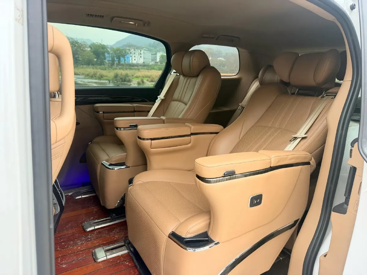 2018 Buick GL8 2.0T 260HP L4 6AT,autocango,china used car exporter,china ev exporter,chinese used car exporter,chinese used ev exporter