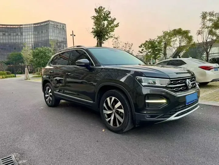 2019 Jeep Cherokee 2.0T 234HP L4 9AT,autocango,china used car exporter,china ev exporter,chinese used car exporter,chinese used ev exporter