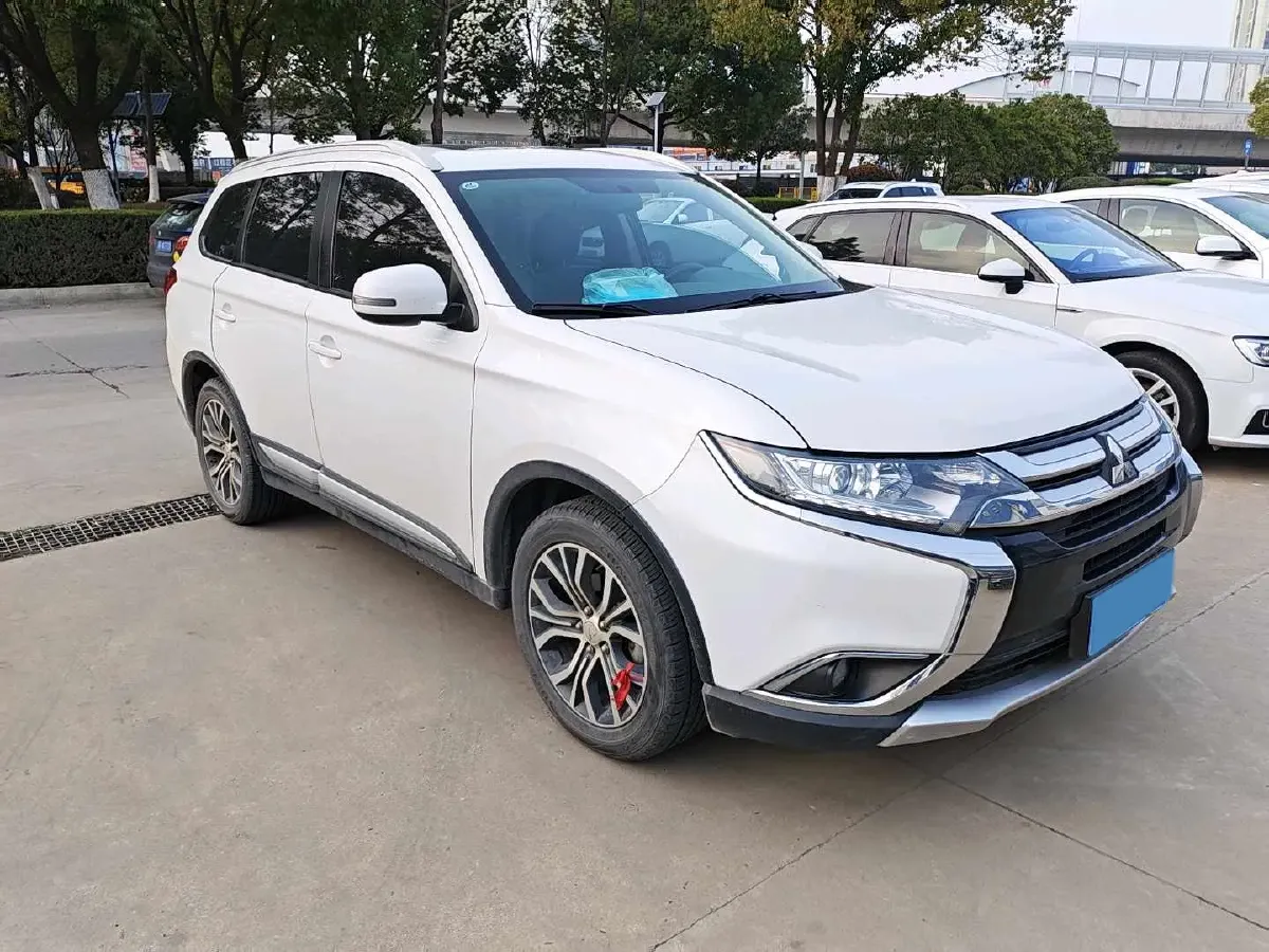2018 Mitsubishi Outlander 2.0L 166HP L4 CVT,autocango,china used car exporter,china ev exporter,chinese used car exporter,chinese used ev exporter