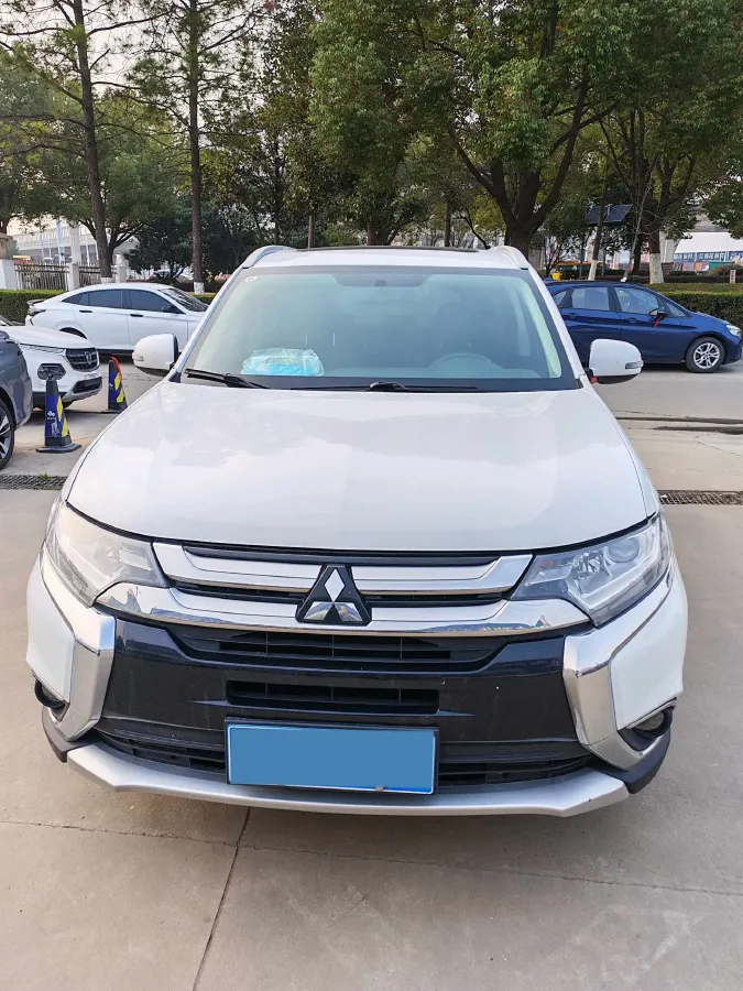 2018 Mitsubishi Outlander 2.0L 166HP L4 CVT,autocango,china used car exporter,china ev exporter,chinese used car exporter,chinese used ev exporter