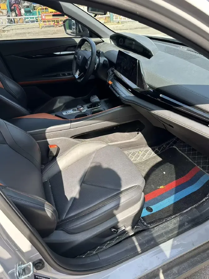 2022 ChangAn UNI-V 1.5T 188HP L4 7DCT,autocango,china used car exporter,china ev exporter,chinese used car exporter,chinese used ev exporter