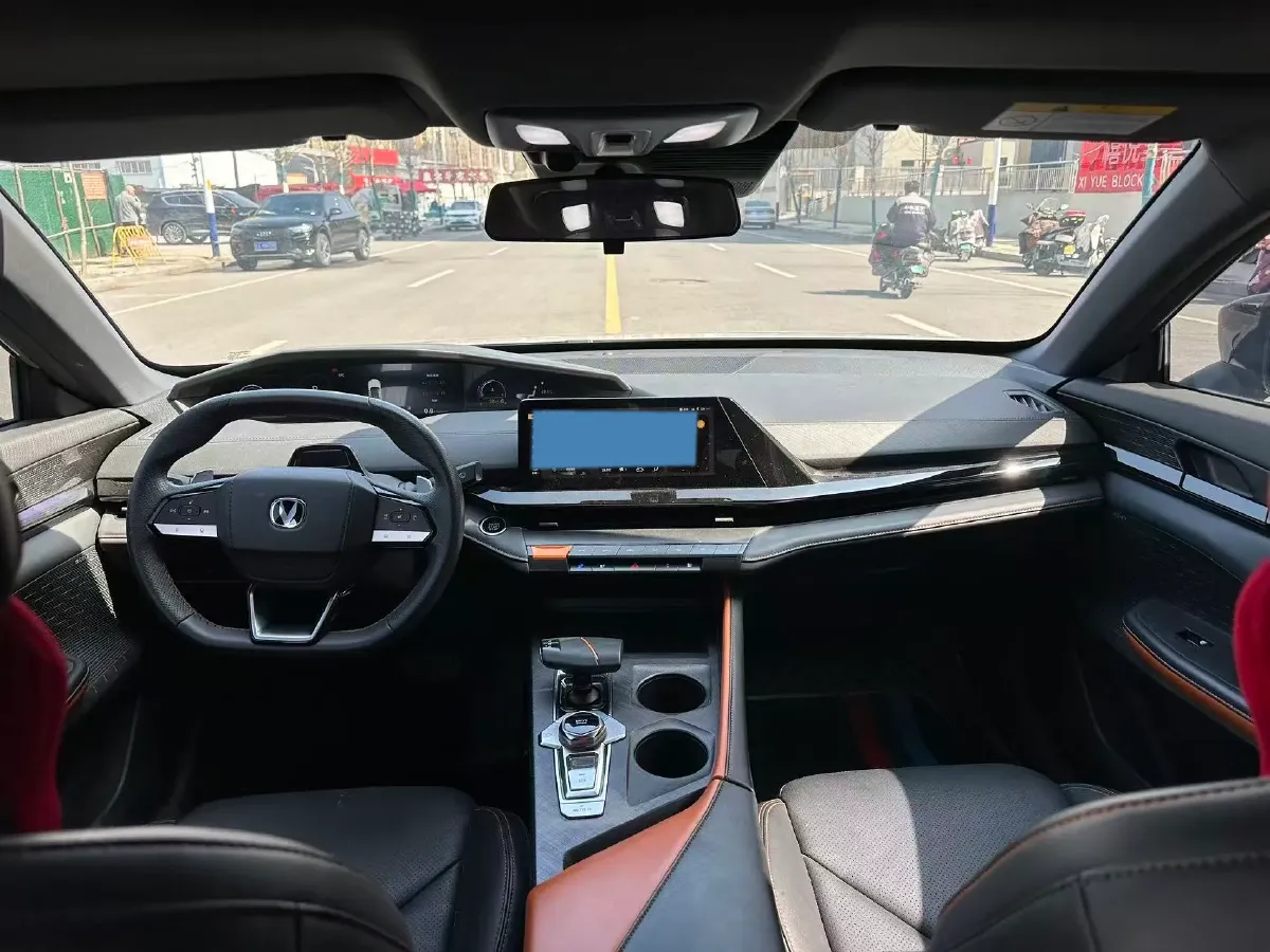 2022 ChangAn UNI-V 1.5T 188HP L4 7DCT,autocango,china used car exporter,china ev exporter,chinese used car exporter,chinese used ev exporter