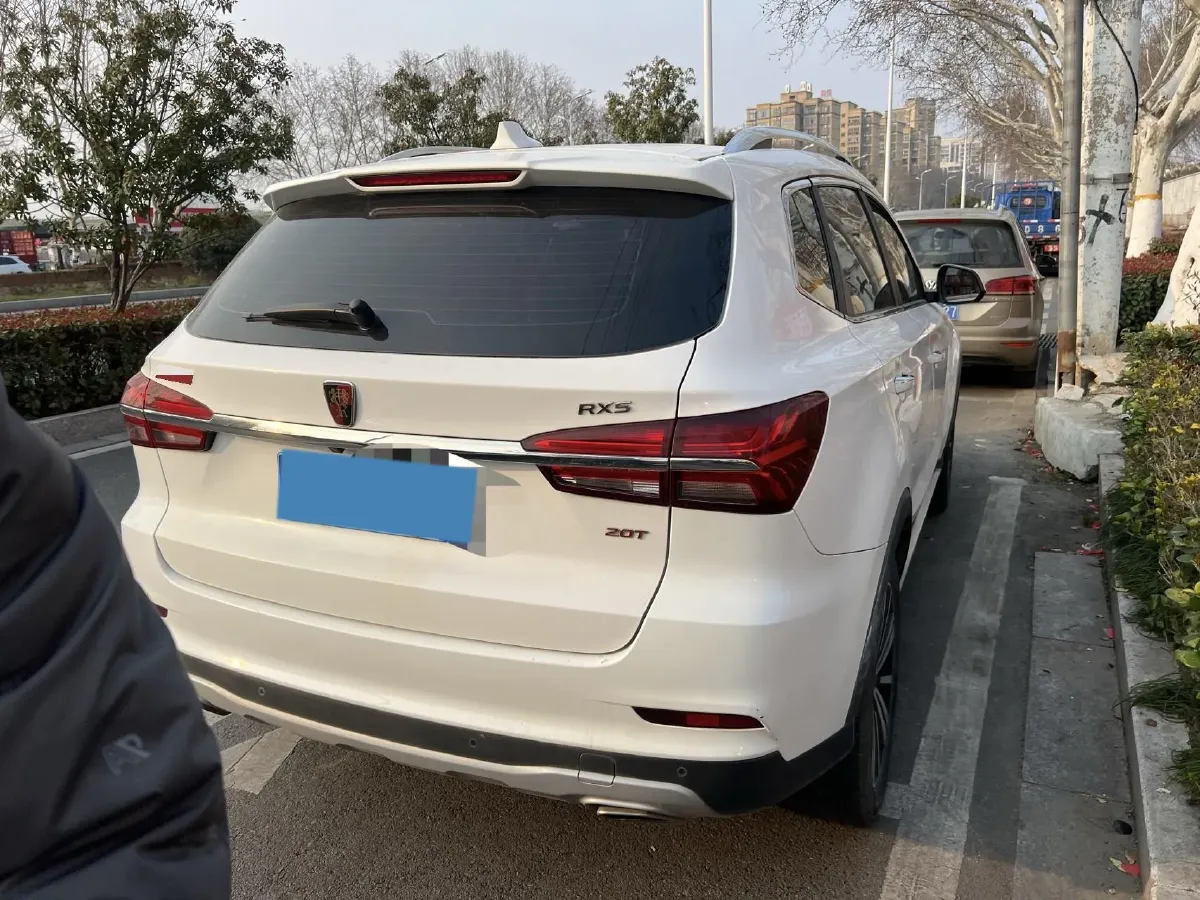 2020 Roewe i6 1.5T 169HP L4 7DCT,autocango,china used car exporter,china ev exporter,chinese used car exporter,chinese used ev exporter