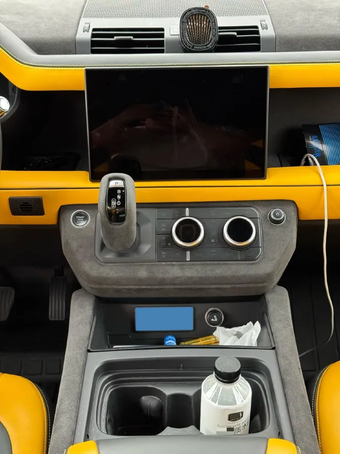 2021 Land Rover Defender 3.0T 400HP L6 8AT,autocango,china used car exporter,china ev exporter,chinese used car exporter,chinese used ev exporter