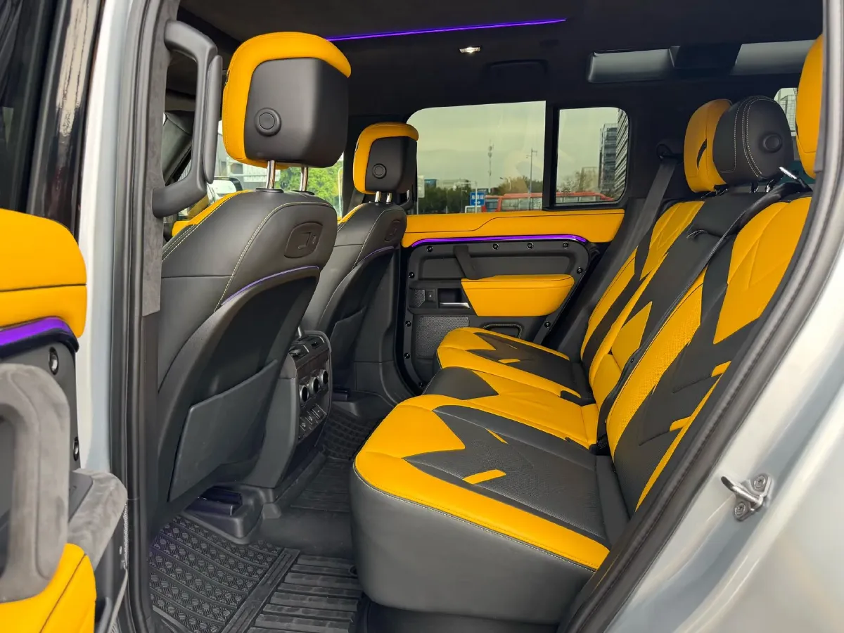 2021 Land Rover Defender 3.0T 400HP L6 8AT,autocango,china used car exporter,china ev exporter,chinese used car exporter,chinese used ev exporter